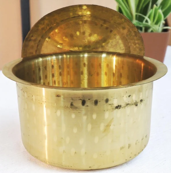 Brass Tope with Lid (Bhagona), 6 inch, design Z637-F, brass, Vedikcraft Moradabad