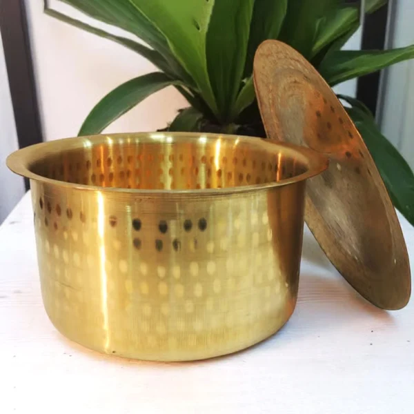 Brass Tope with Lid (Bhagona), 6.7 inch, 2.08 kg, brass, Vedikcraft Moradabad