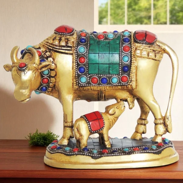 Brass Cow Showpiece (Gaye Bachdha), 5.5 inch, brass, Vedikcraft Moradabad