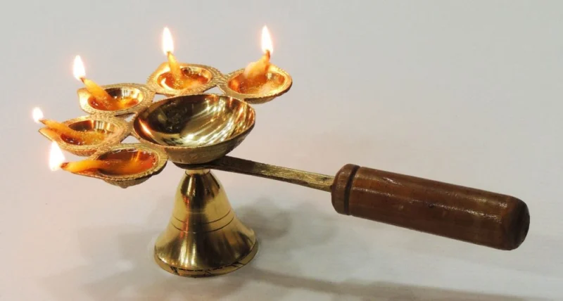 Brass Aarti Diya (Deepak) (Lakdhi Panch Arti) (No. 4)